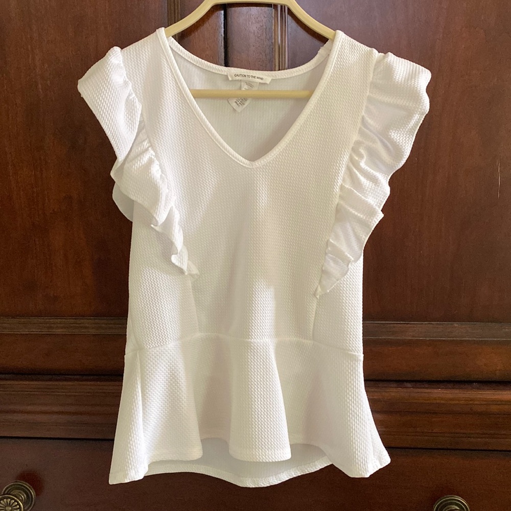 ⭐️ LIKE NEW ⭐️ Caution To The Wind white ruffle top, small